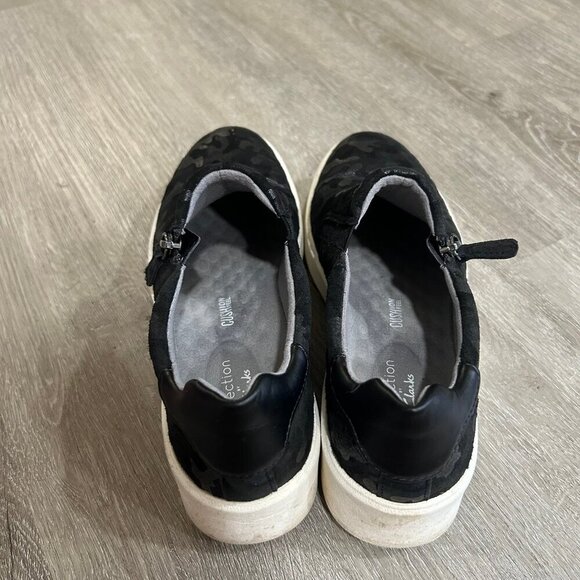 Clarks Layton Step Women’s Black Casual Slip On Camo Pattern Loafers Size 6.7 - Picture 2 of 6